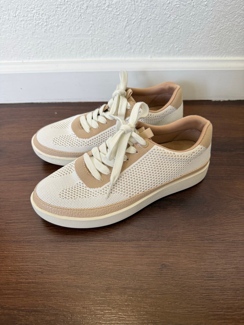 Vionic Galia Knit Sneakers White Tan Sz 7 Casual Comfort Mesh Minimalist